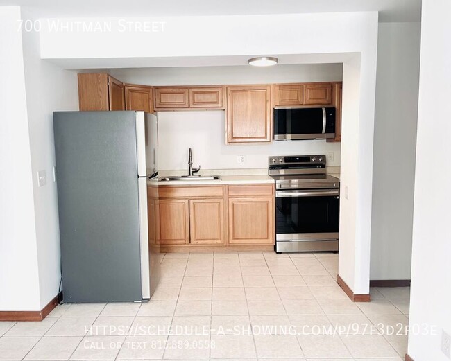 Building Photo - Updated 2 Bedroom Apt! Washer/dryer in unit!