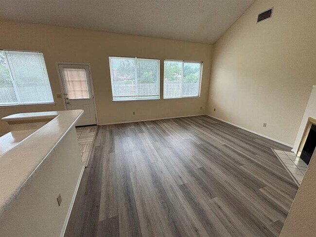 Building Photo - 10911 Grassmere Ct