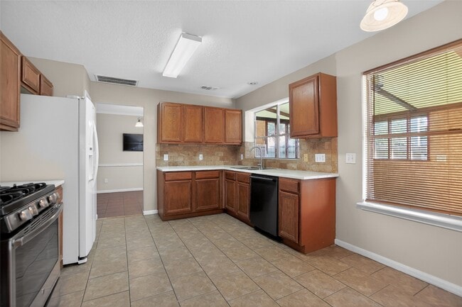 Building Photo - 20615 Valley Wells Dr