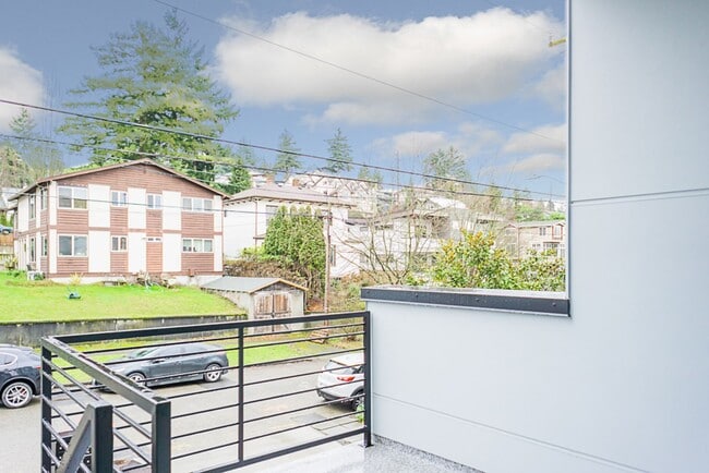 Building Photo - 3bd/2.5ba Seattle Townhome