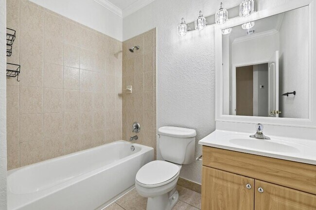 Building Photo - 12740 Westhampton Cir