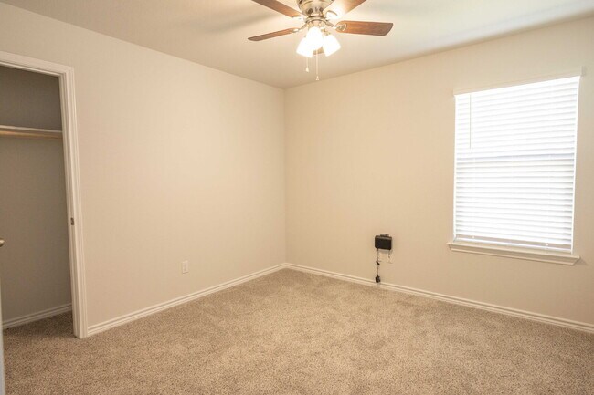 Building Photo - "Charming 3-Bedroom Haven with 2.5 Baths & Spacious Living in Belton!"