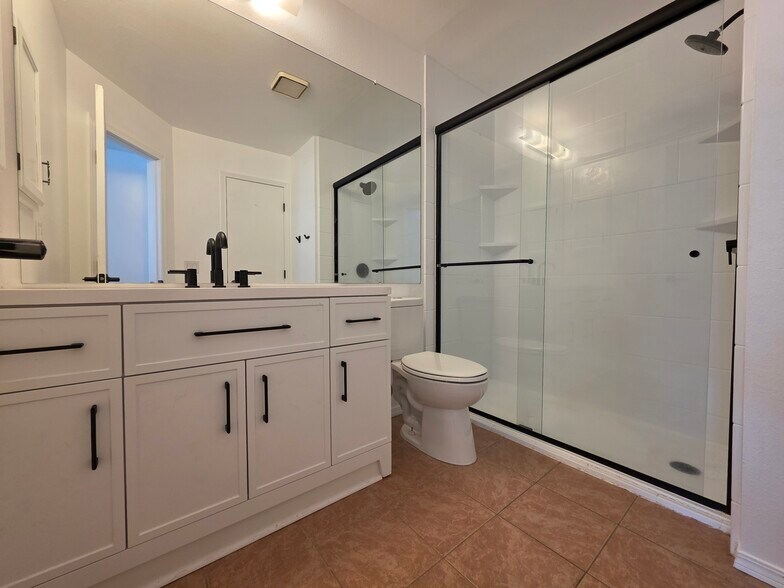 Building Photo - 3670 Queen Anne Way