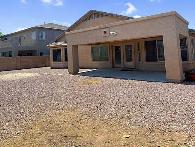 Building Photo - Solar makes this 4bedroom Goodyear home a ...