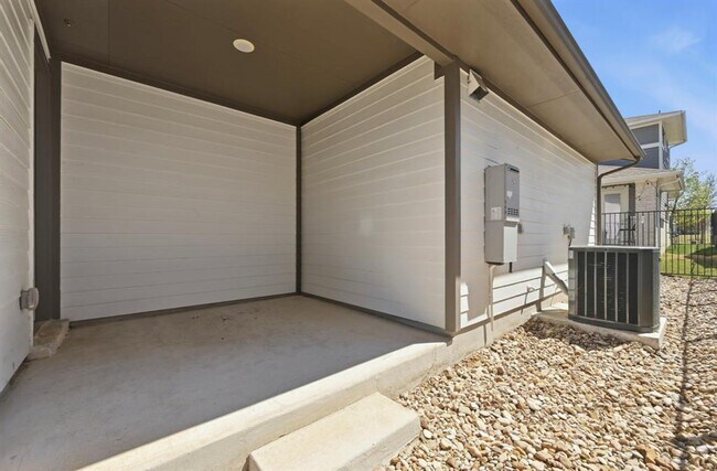 Building Photo - 8401 Orizzonte St