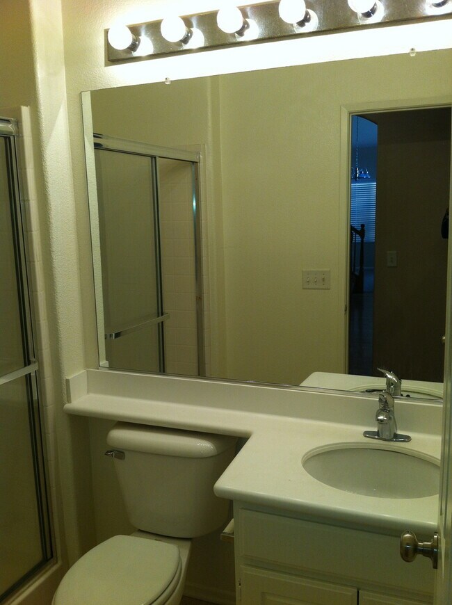 Building Photo - Beautiful 4 bedroom home in Eagle Ranch!