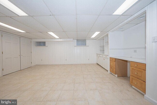 Building Photo - 714 Greythorne Rd
