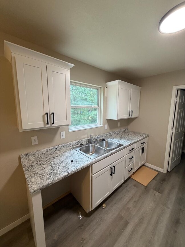 Building Photo - 409 Hutton Ln