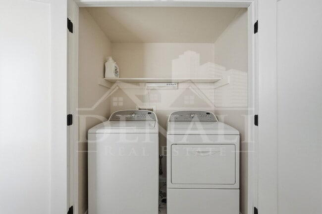 Building Photo - 10602 E Elmhurst Dr