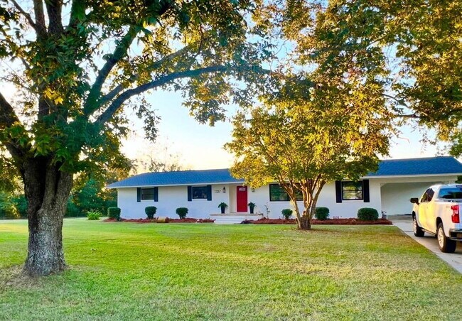 Primary Photo - 1337 Broad St