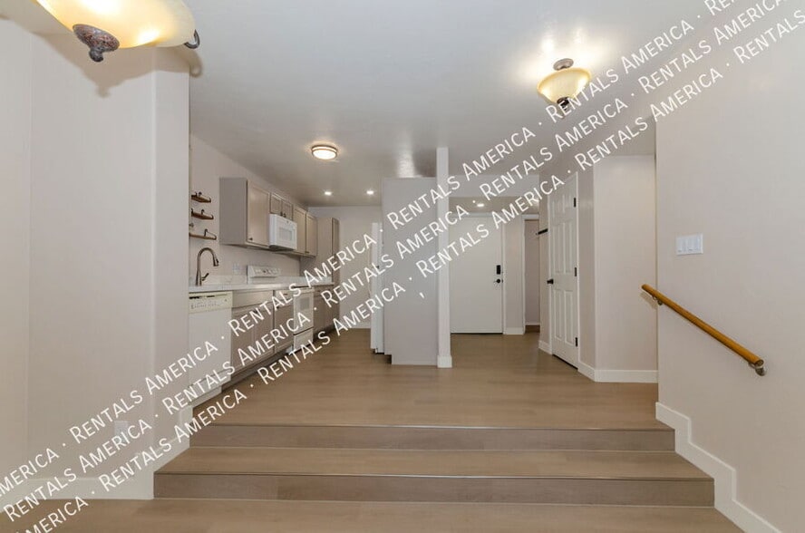 Building Photo - 5675 N Camino Esplendora