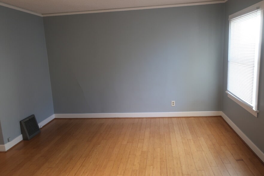 Building Photo - 710 Monroe St