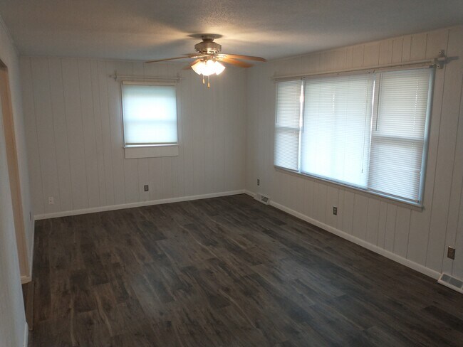 Building Photo - 303 W Wernsing Ave