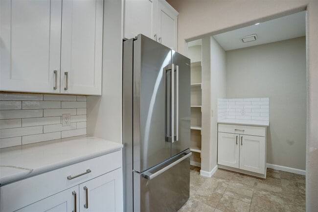 Building Photo - 3 bedroom, 2 bathroom home in Forest Hylands!