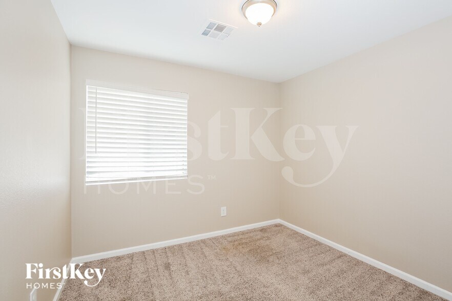 Building Photo - 7202 Cestrum Rd