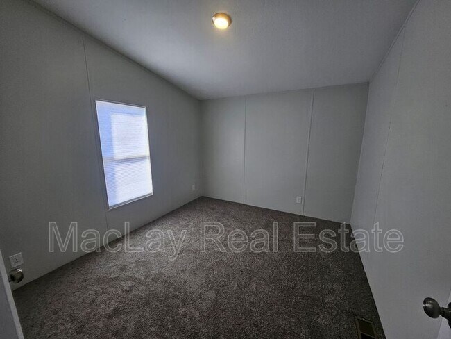 Building Photo - 725 S 97th Way