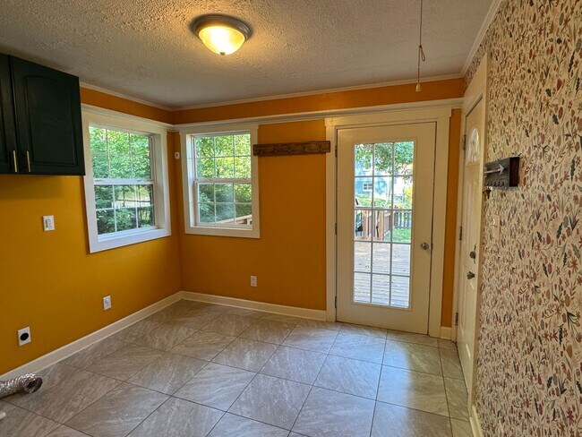 Building Photo - Historic Shiloh - One Level, Three Bedroom...