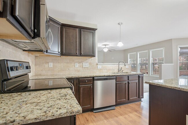 Building Photo - Great Home with Fenced Yard!