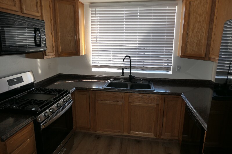 Building Photo - 44715 La Paz Rd