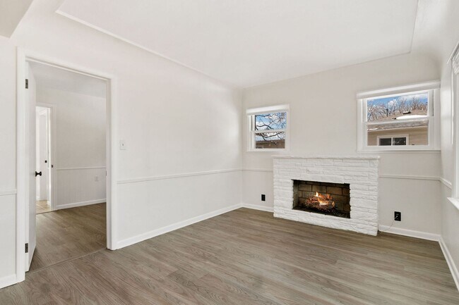 Building Photo - Charming Lake Loveland Ranch - Cozy Comfort & Unbeatable Location!