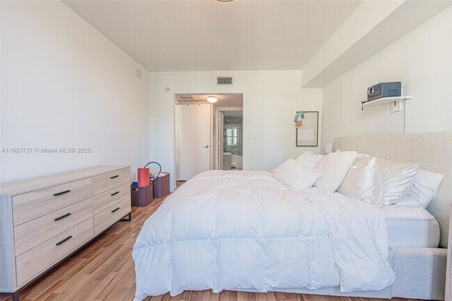 Building Photo - 31 SE 5th St