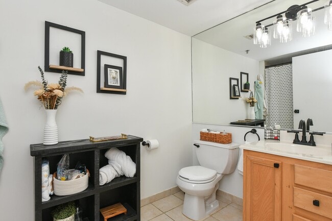 Building Photo - 700 1st St