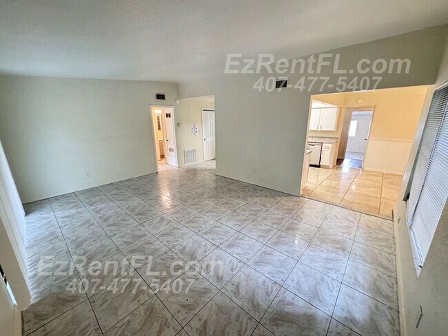 Building Photo - 6132 Oakcrest Cir