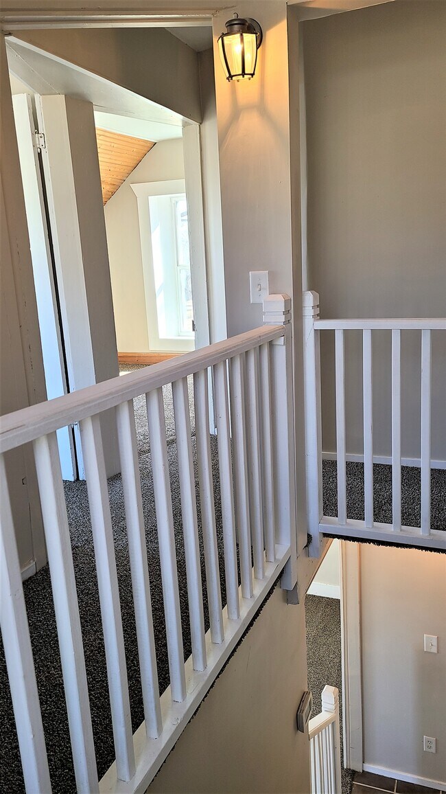 Building Photo - 319 N Sheridan St