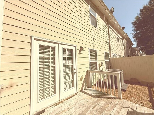 Building Photo - 1833 Willow Branch Ln