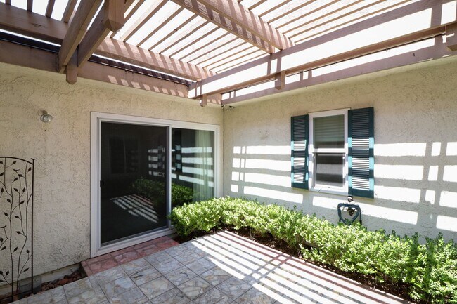 Building Photo - 1050 Pacifica Dr