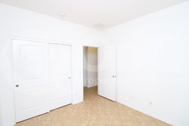 Building Photo - 730 N Robins Way