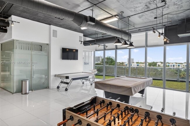 Building Photo - 601 NE 36th St