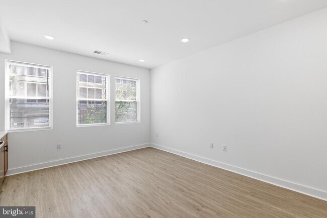 Building Photo - 4021 Brown St