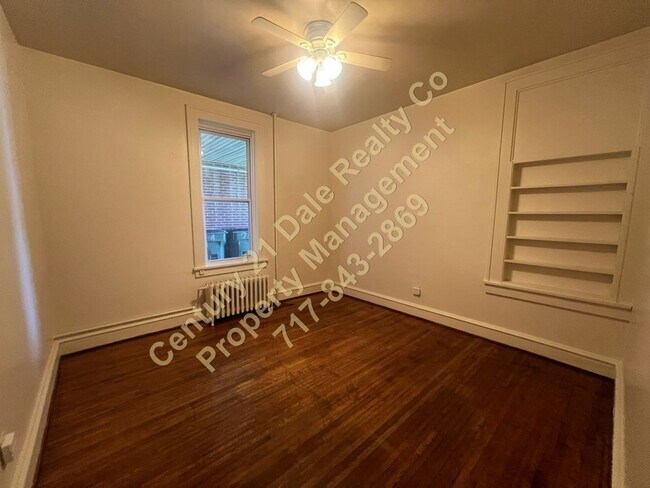 Building Photo - 423-425-425 N Franklin St