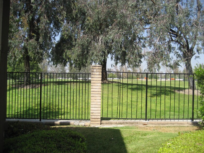 Building Photo - 3232 Little Mountain Dr