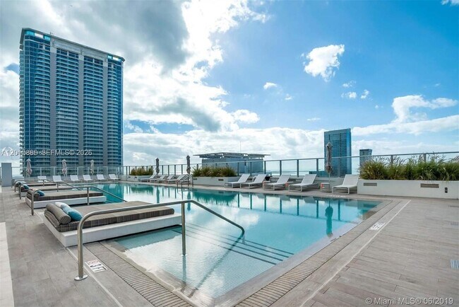 Building Photo - 1010 Brickell Ave