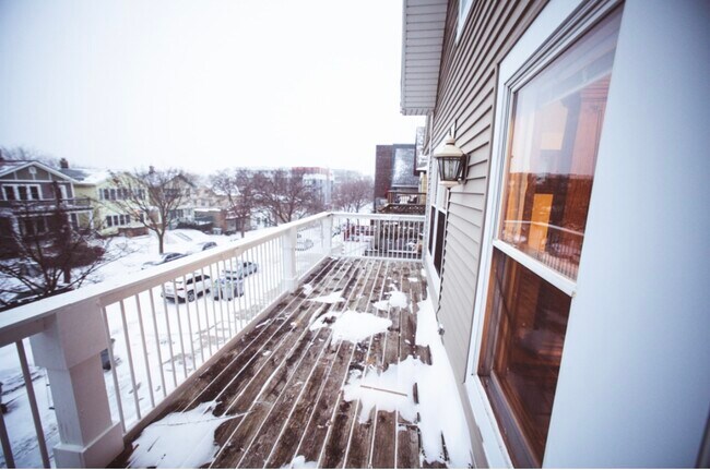 Balcony - 1512 N Jackson St