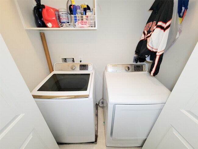 Building Photo - 42 Wineberry Pl