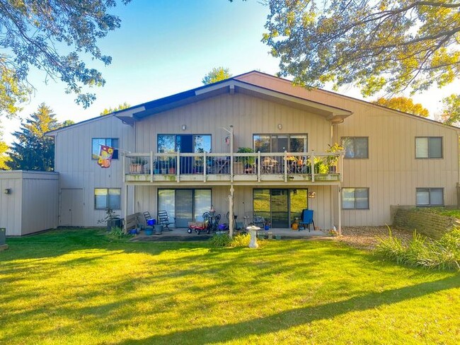 Building Photo - $1,300 | 2 Bedroom, 2 Bathroom Condo | Des...