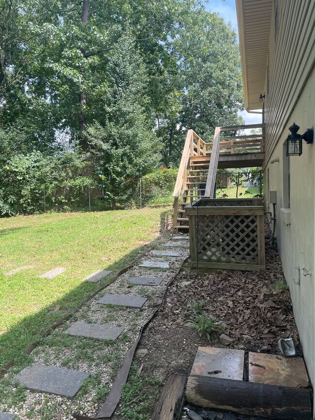 Building Photo - Gorgeous 3 bedroom 2.5 bath home in Farrag...