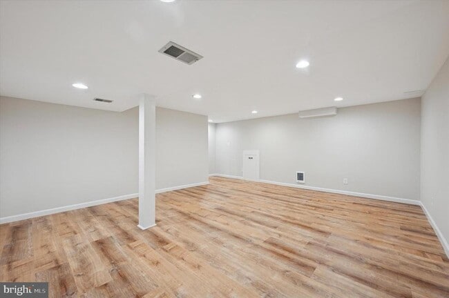 Building Photo - 421 Lawrence Rd