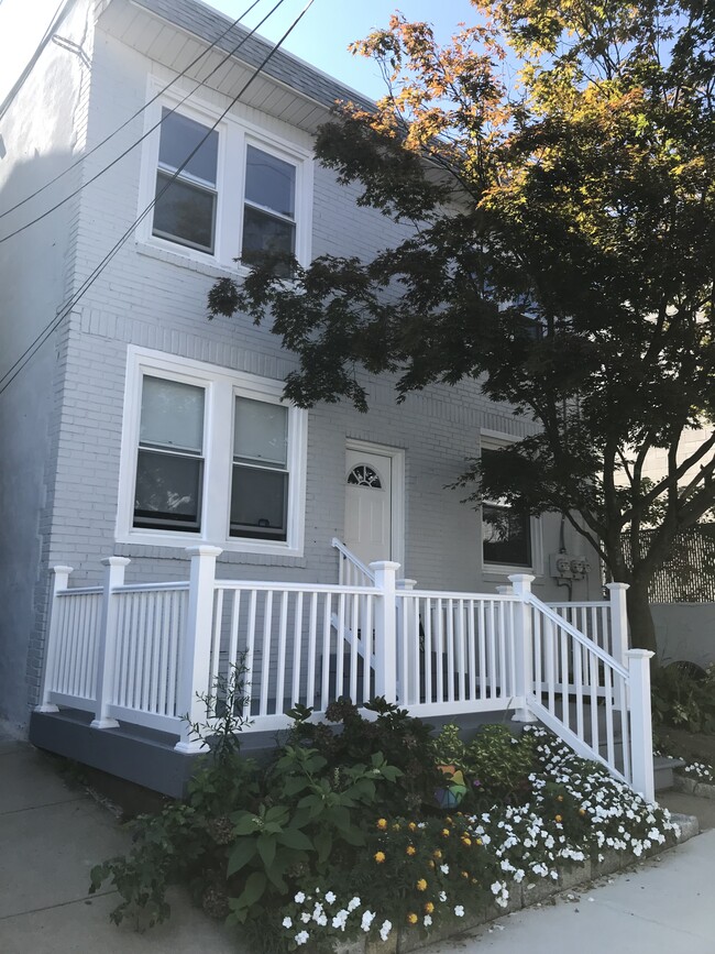 Building Photo - 533-2 Gerhard St