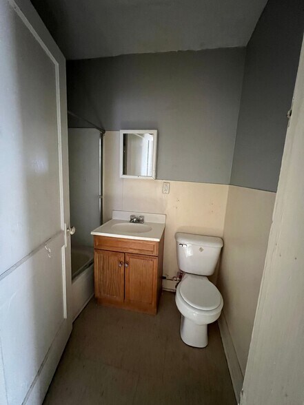 Building Photo - 118 E 12th Ave