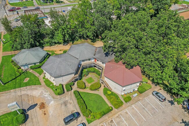 Building Photo - 3801 SW Triana Blvd