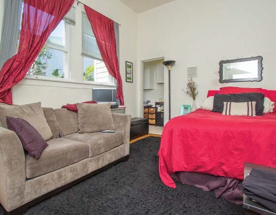 Interior Photo - 1025 Steiner