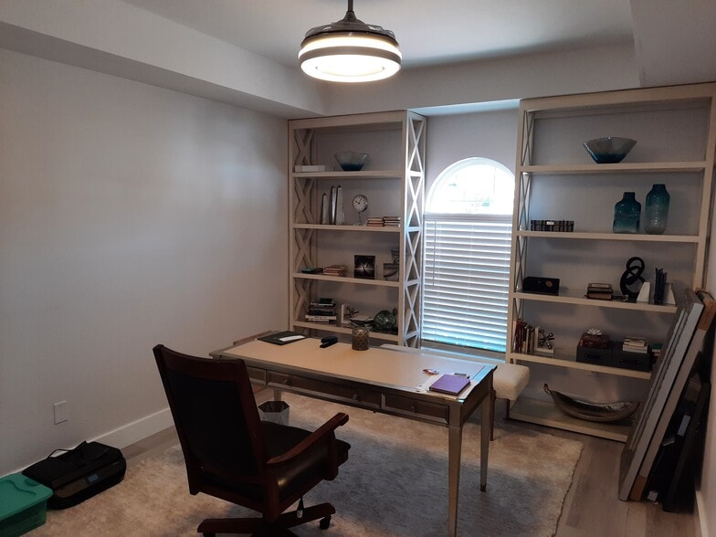 Building Photo - 1735 Woodridge Dr