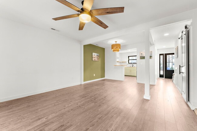 Building Photo - 706 Nora Ln