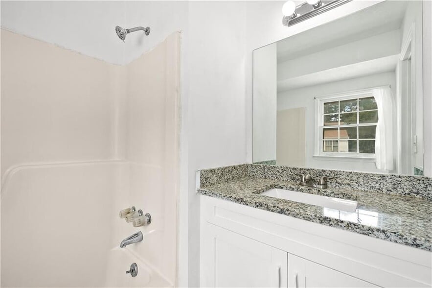 Building Photo - 151 Old Ferry Way