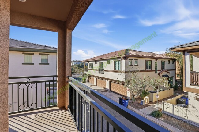 Building Photo - Modern Gilbert Lakeview Townhome in The Lakes at Annecy