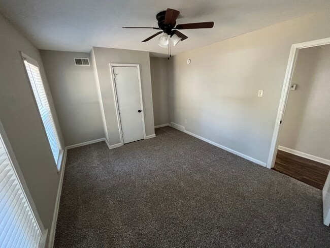 Building Photo - Spacious 4BR/2BA Memphis Home | 1,913 Sq Ft, Hardwood Floors, Brick Fireplace & Fenced Yard